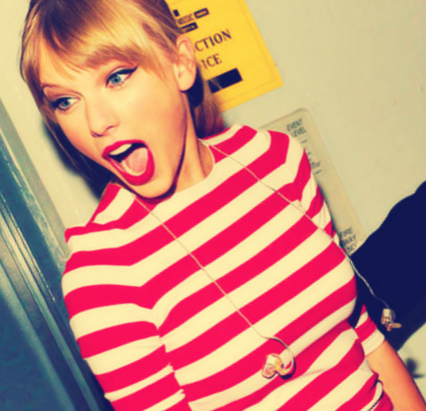 #swiftie #vampiremaniac #dobrevic #selenator #lovatic #smiler #belieber #gleek #littleliar #potterhead  Since 01/09/2011/contato: fearlesstaylorbr@hotmail.com