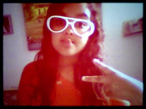 “A gente não erra eem amar uma pessoa, a gente erra em esperar que ela nos ame da mesma maneira.” , Timida , Sincera , Verdadeira , *--*