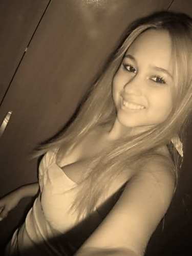 TaisAndrade20's profile picture. Os sonhos são como asas que te permitem voar até ao céu sem levantar os pés do chão.