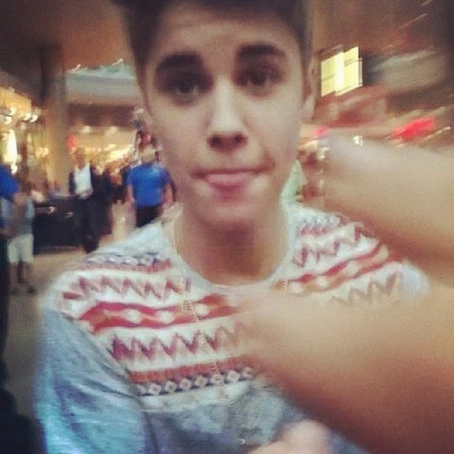 hola kjfdl, mi ídolo es Justin Bieber, mi vida y mi felicidad. si, soy belieber y de las fieles.
porsiemprekidrauhl.