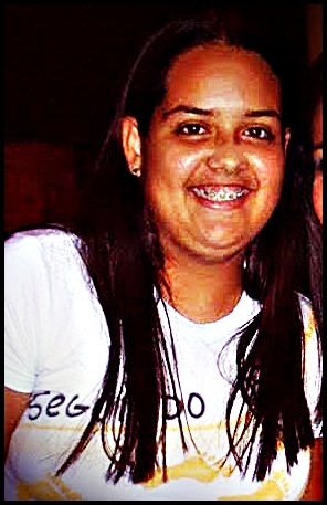 - éн . .
αquelα meniiniinнaa cresceu '
　　αmαdureceu e αprendeu α ver o mundo
　　　com outros olнos*descobriiu que não vαle α penα' sofrer