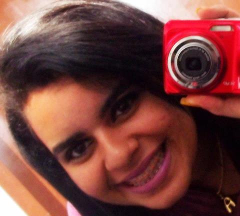 Capricorniana,moleca, realizada, atrapalhada, twitteira viciada e muito FELIZ =) e ABCdista de coração *-*