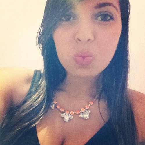 'Cearense, ariana, futura Nutricionista e alvinegra  apaixonada pelo @CearaSC  ♥.