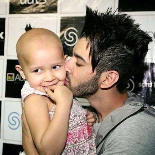 ele é lindooo ele é fofo
Gusttavo lima!
feito dia  21/07/2011