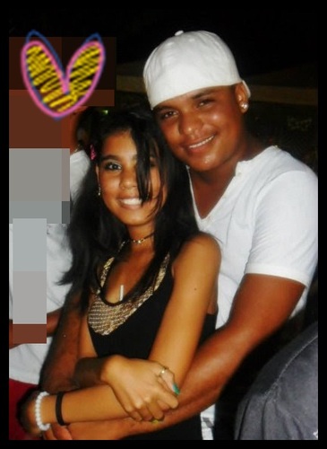 Namorando a miná mais linda do mundo a @sylvinhaaraujo ,meu porto seguro como ela sempre diz vc é meu Môrzão e de mais ninguém! Prazer:Alex Marlon!
