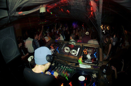 FUSS --
PRODUCER/ DJ.//
http://t.co/ApQxJSRDIw //
My Hobbies include really loud music, simplicity, & FUN.
//
http://t.co/QSnSEtojBH