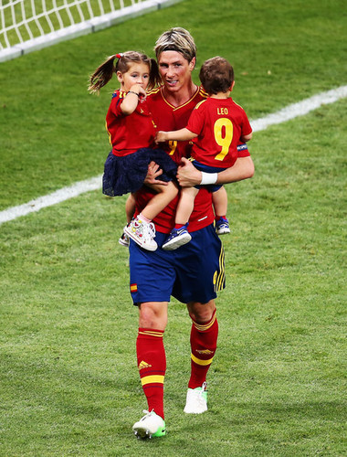 This is the official Twitter page of Fernando Torres