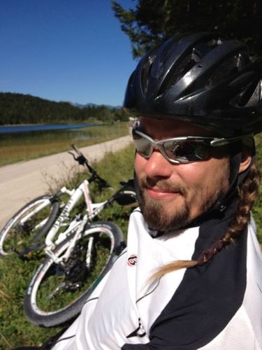 Independent codesmith. Node.js. Swift. Anything with two wheels.