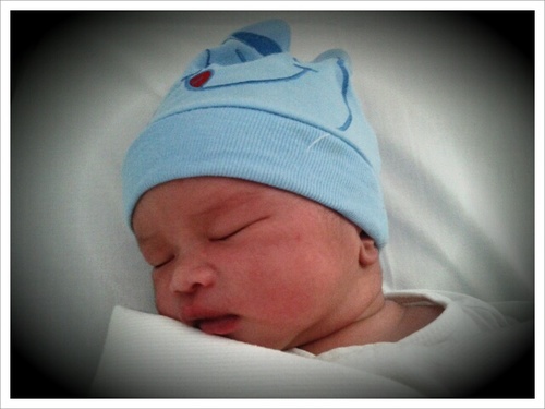 a new mom whom always learn everyday to be a good mom for my arka..