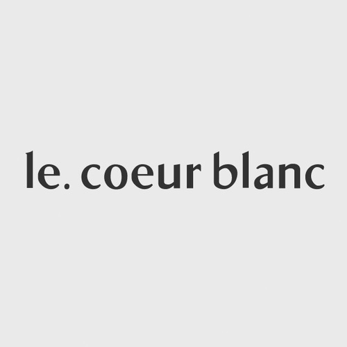 le.coeur blanc(ルクールブラン)は“French comfy chic”をコンセプトに、日々を気張らずシンプルに過ごすことを大切にし自分らしいファッションを楽しむ大人の女性に向けてフレンチテイストをベースとしたナチュラルだけど女性らしい着心地のよい日常着を提案します。