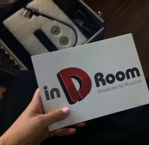 indroomm's profile picture. 홍대를 기반으로 인디음악씬의 발전과 유망한 뮤지션 및 밴드발굴을 위해 설립된 음악채널 올무tv! 뮤지션이 직접 D번방에서 만드는 '인디룸'입니다.