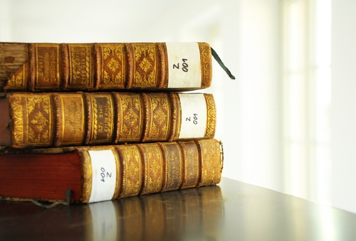 حساب خاص للتواصل بين طالبات قسم الأنظمة و القانون في جامعة القصيم يتم فيه مناقشه كل مانحتاجه (مواد-بحوث-اختبارات-تبادل كتب)  أكتبي ما تريدين وسنقوم بعمل ريتويت.