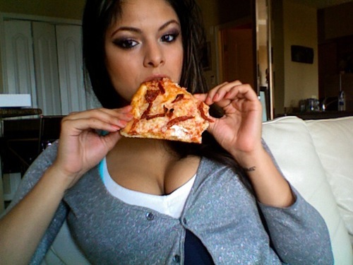 Do you like pizza and hot sexy chicks? Follow @chicksandpizza (promise to follow back) and like our facebook page now!
