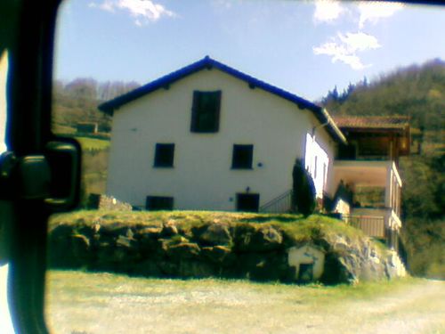 casa rural situada en las zonas mas bonitas de Navarra en plena montaña rodeada de un encantador bosque de castaños y robles regada por multiples riachuelos