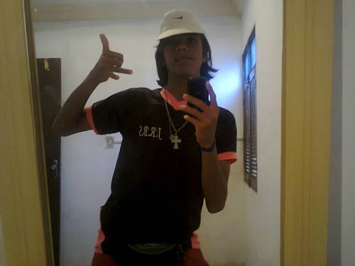eu sou Um menino realista, e gosto muito de joga futebol *--*
