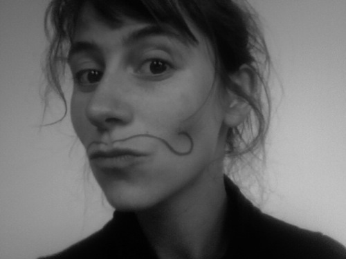 Journaliste et gazouilleuse indépendante.
Fuis moi je te fuis.
Suis moi je te suis.