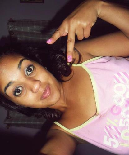 Pare de se apegar ,, nada é eterno. Existem outras pessoas, outros caminhos, outra história. Façam as pessoas te amarem, não você o contrário. ;*