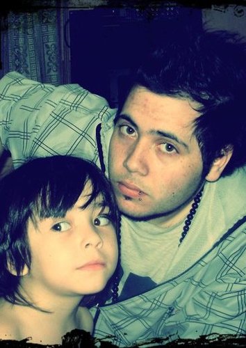 Gohtta's profile picture. ¿A quién le importa si una luz más se apaga?
En un cielo con un millon de estrellas

..................Bueno a mi si.................
😭😭😭😭😭😭