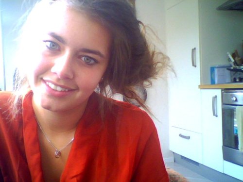 smoorverliefd op vriendje aram, 18 jaar, 5 havo, lindenborg, bliepmiep Aldi Roden, chaoot, Theater, shopverslaafd, uitgaan, onontdekt genie ~ enjoy