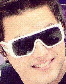 Tengo 15 Años...  Soy super hiper fanatica @pelanzarestart Amo las canciones de Restart ..  Mi sueño es Conocerlos personalmente, mayormente a PeLanza ♥.