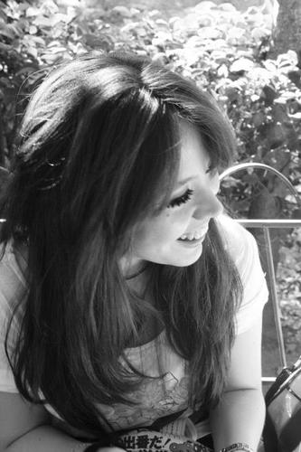 -34-  Love books, cats, especially my cat 🐱, music, movies, anime, Japan...💜

Mamá de Kirara 🐈‍⬛🖤🤍

 🐺

#Stay

🌙