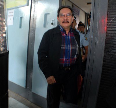 Bukan Antasari Azhar asli. Hanya penggemar Beliau. akun ini diproteksi @theosdonny jika kelak beliau perlu.