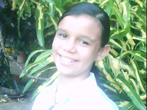 Tengo 11 años, voy al barca....me gusta One Direction
Amo el color negro y el fushia:)