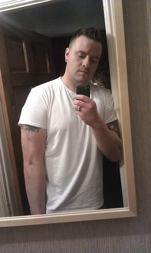 lee_harrhy's profile picture. 'Why is the rum always gone?'