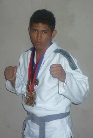 DinRyuuzaki's profile picture. sou amigo e sincero