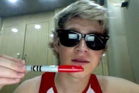 Live While We're Youg S2