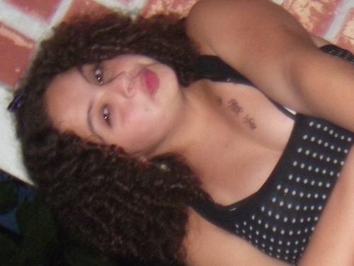 Para os amigos  A Louca......
Para os desconhecidos  A metida
 ....................
A minha imagem vc quem faz
mais a minha vida sou eu quem vivo  :D