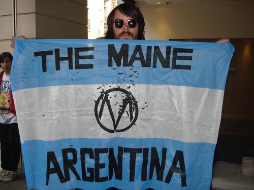 TheMaineArg's profile picture. We are just trying to find some color in this black and white world. Cuenta de twitter del primer y único FC de The Maine del país. 4 de agosto ♥