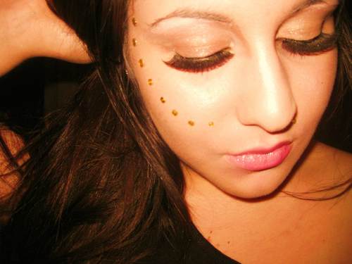 Nineteen. Makeup Artist. Complections Grad. Glitter Lover. When my hands are not covered in makeup, you'll find me reading or watching movies :D