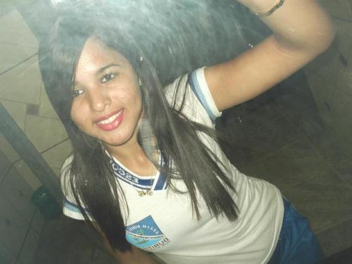geito de emo,
estilo rockeirinha;
garota sangue bom;
complicada e malukinha.♥♥♥ s2
