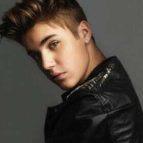 i LOVE JUSTIN BIEBER HIS IS MY FAVORITE PERSON IN THE WORLD HIS IS MY HERO IF IT WASNY FOR HIM I WOULD HAVE ALREADY GAVE UP I LOVE JUSTIN 3