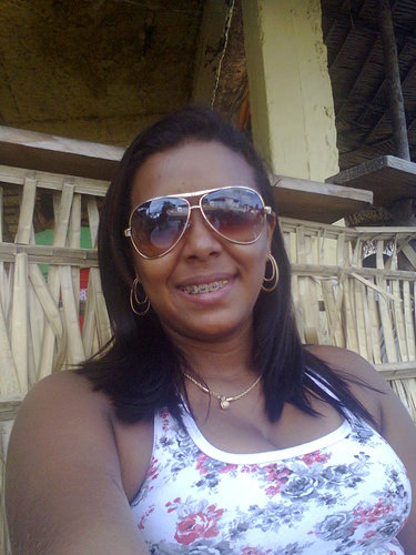 Cuidado com as pessoas. Elas te conhecem hoje, te amam amanhã, e no dia seguinte você já é passado