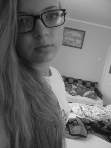 i play the piano, love reading books and love my friends. follow me... only if u want ;) btw i adore Zayn Malik ^_^