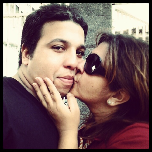 Simplesmente .... Déborinha. Casada com um marido lindo escolhido por Deus especialmente para mim. Não existe nada melhor do que ser amigo de Deus.