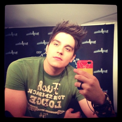 Criei o FC pois sou apaixonada pelo @luansantana ♥ !!! 
FC Luan Santana Meu Anjo da guarda.  Lu meu Anjinho. Since: 15/10/2011.