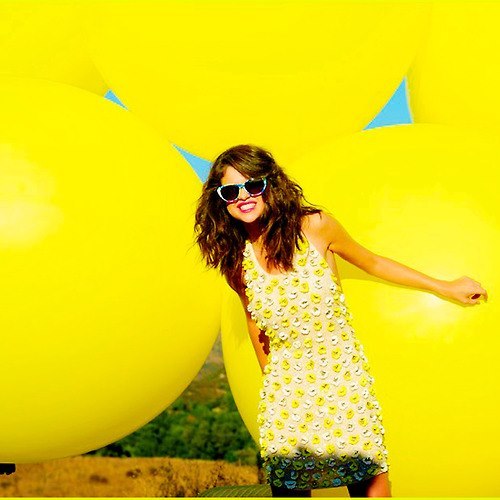 I am a fan of:Justin Bieber Selena Gomez One Direction Demi Lovato Jonas Ashley Tisdale Katy Perry Rihanna and lots of...