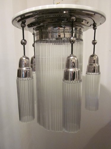 Auf einer Verkaufsfläche von 140 m² finden Sie ca. 2000 Stück fachmännisch restaurierter Artikel: Lampen, Luster, Möbel (Schreibtische, Speisezimmer, Vitrinen,