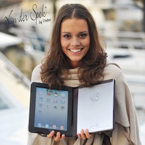 Petravanderspek's profile picture. Van der Spek Lederwaren is een familiebedrijf dat al meer dan 85 jaar op de markt actief is. Productie in eigen atelier van exclusieve handgemaakte lederwaren.