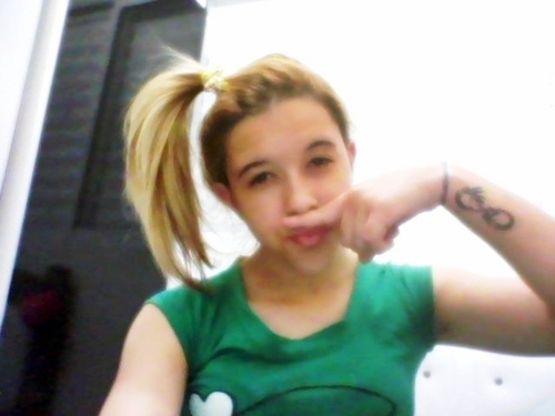 obriiigÁda por exiistir, && fazer os meeu diias cada vez melhores. um aamor  de Fã sem expliiicação, um aamor sem mediiidas. tte aamo ttanto @McNobruh  s22*