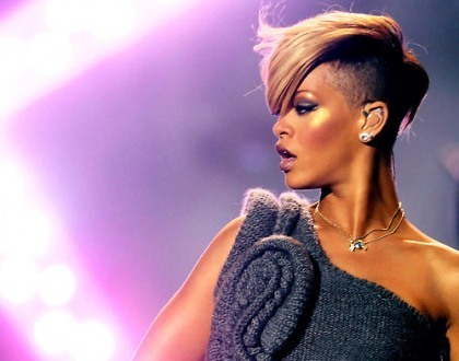 ♔ Fã-clube dedicado à flor rebelde & nosso diamante... @Rihanna, aqui você encontra frases, fotos, links e mais. #Unapologetic #RihannaNavy ♔