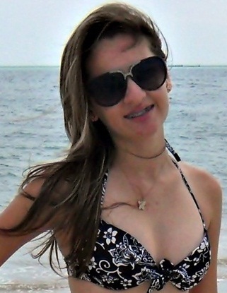 Sou ciumenta, boba, insegura, romântica, chorona, mandona, orgulhosa, irônica, exagerada e dramática. Gostou? Follow-me. *o*