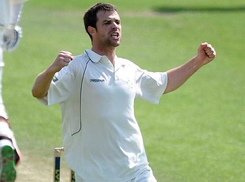 Official Parody account of James Tomlinson! Absoulte cricket badger and love birds!