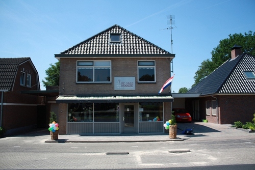 deoalebakkerij's profile picture. krijtverf van painting the past, stofferen van meubelen, grote collectie meubelstof, meubelen.