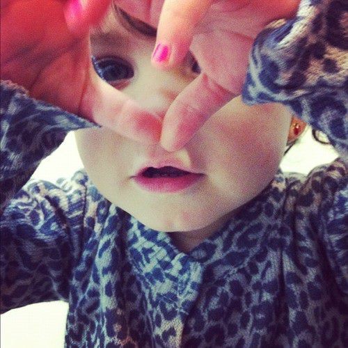 Me chamo Heloísa tenho 1ano 5 meses.Sou Irmã da @ErikaBellinier que alias é responsável pelo meu TT. Aqui ela vai contar um pouquinho da minha vida. Siga-me ?