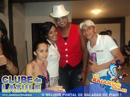 um kra alegre e grosso quando necessário...gosto de brinca...