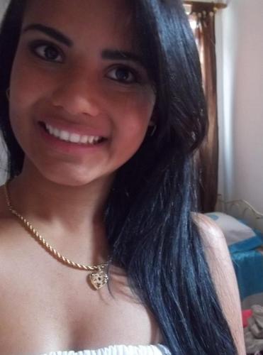 Baiana. Virginiana. Chata. Viciada em chocolate e rock n' roll